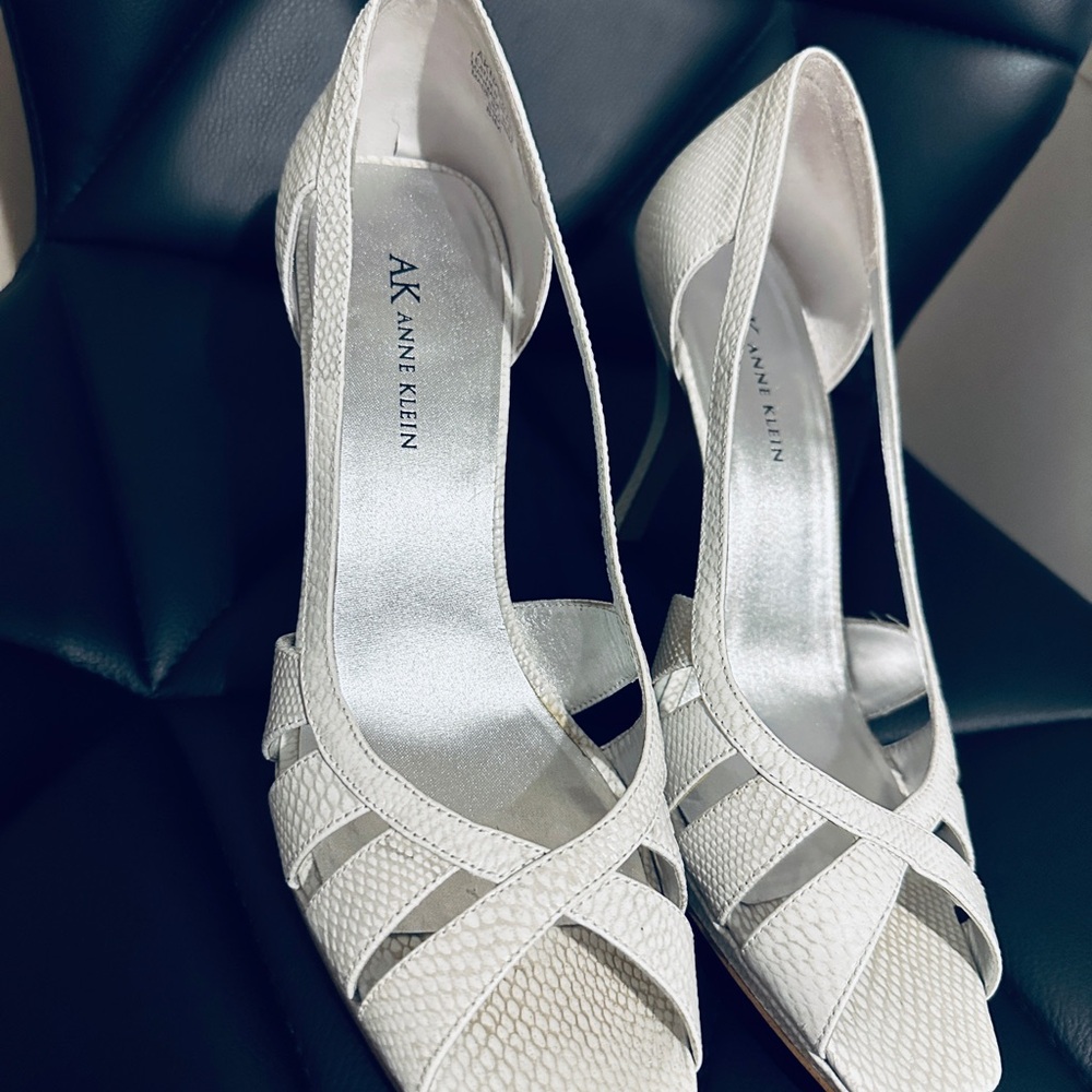 Anne Klein White Textured Heels